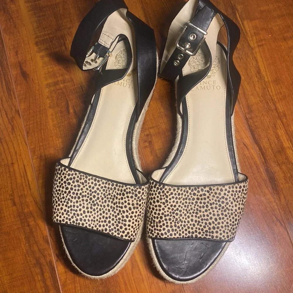 Pre-Owned VINCE CAMUTO KATHALIA PLATFORM ESPADRILLE LEOPARD PRINT SHOES